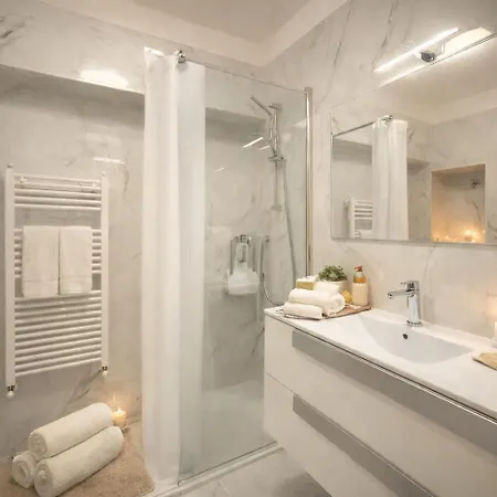 Steps From Santa Croce- Spacious With 2 Bathrooms Florencja