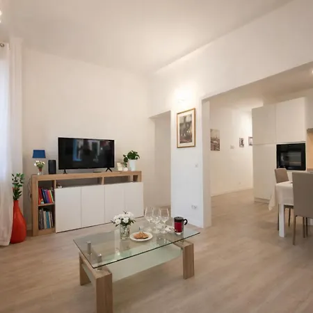 Steps From Santa Croce- Spacious With 2 Bathrooms