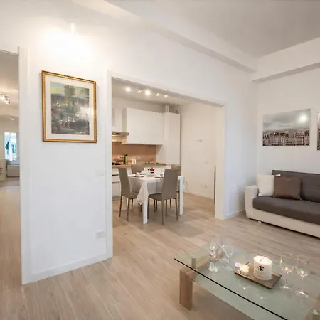 Steps From Santa Croce- Spacious With 2 Bathrooms