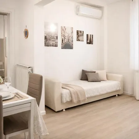 Steps From Santa Croce- Spacious With 2 Bathrooms *