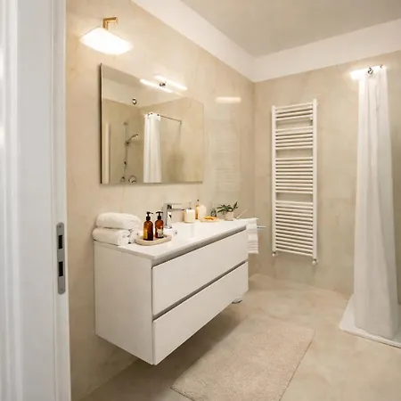 Steps From Santa Croce- Spacious With 2 Bathrooms