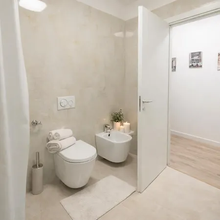 Steps From Santa Croce- Spacious With 2 Bathrooms アパート