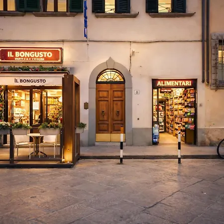 Steps From Santa Croce- Spacious With 2 Bathrooms * 佛罗伦萨