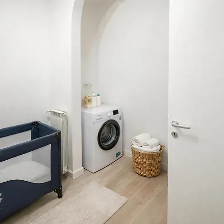 Apartament Steps From Santa Croce- Spacious With 2 Bathrooms Florencja