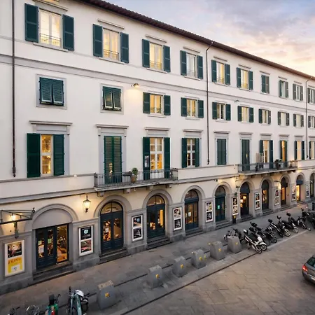 Steps From Santa Croce- Spacious With 2 Bathrooms *